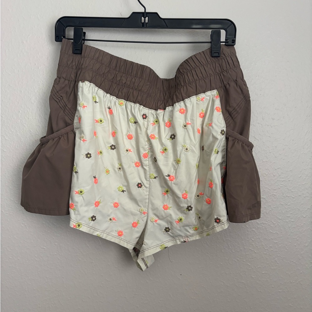 Free People Movement Athletic Shorts with pockets L - Picture 4 of 5